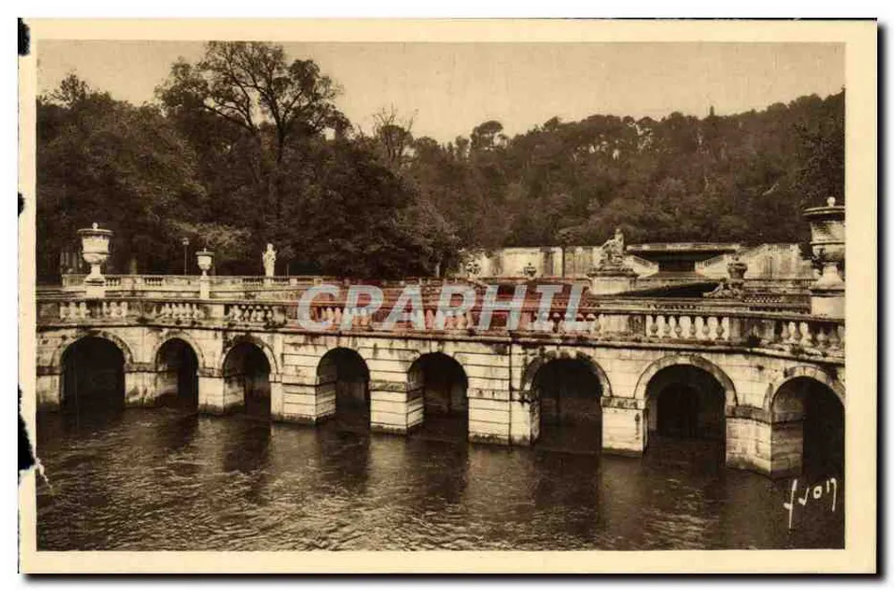 Nîmes (Gard) — Jardin de la Fontaine - Les Bains Romains — Éditions d'Art Yvonne, Paris - Vorderseite