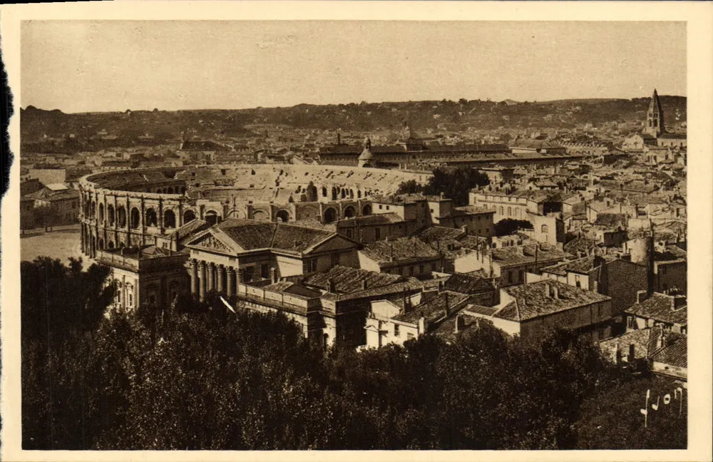 Nîmes (Gard) — Allgemeiner Blick auf die Stadt und die Arenen — Les Éditions d'Art Martel - Vorderseite