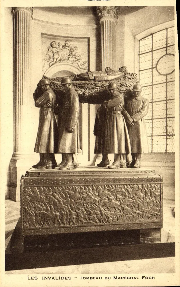 Les Invalides — Grabmal des Marschalls Foch - Vorderseite