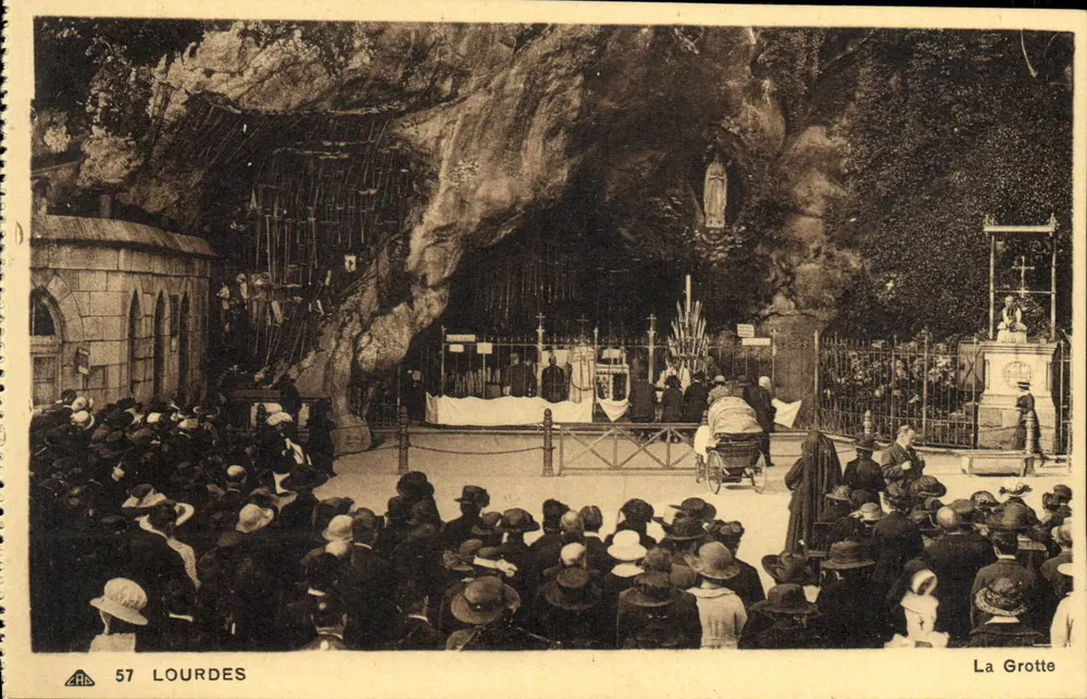 Lourdes — A Gruta — CH des Arts Photomécanique, Strasbourg-Schiltigheim - Frente