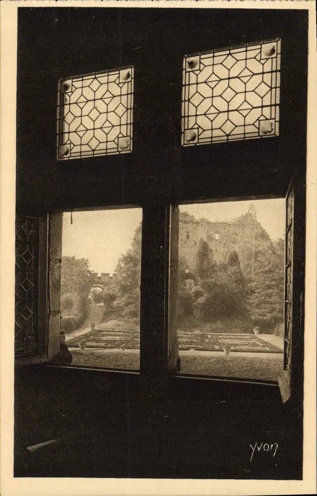 Die Ruinen des ersten Schlosses von Langeais — Aussichten durch ein Fenster des aktuellen Schlosses — Kunstausgabe YVON - Vorderseite
