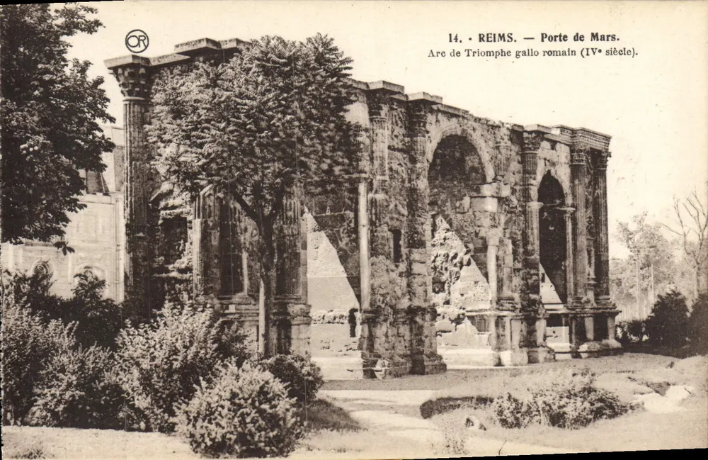 Reims — Porta de Marte. Arco do Triunfo galo-romano (século IV). - Frente