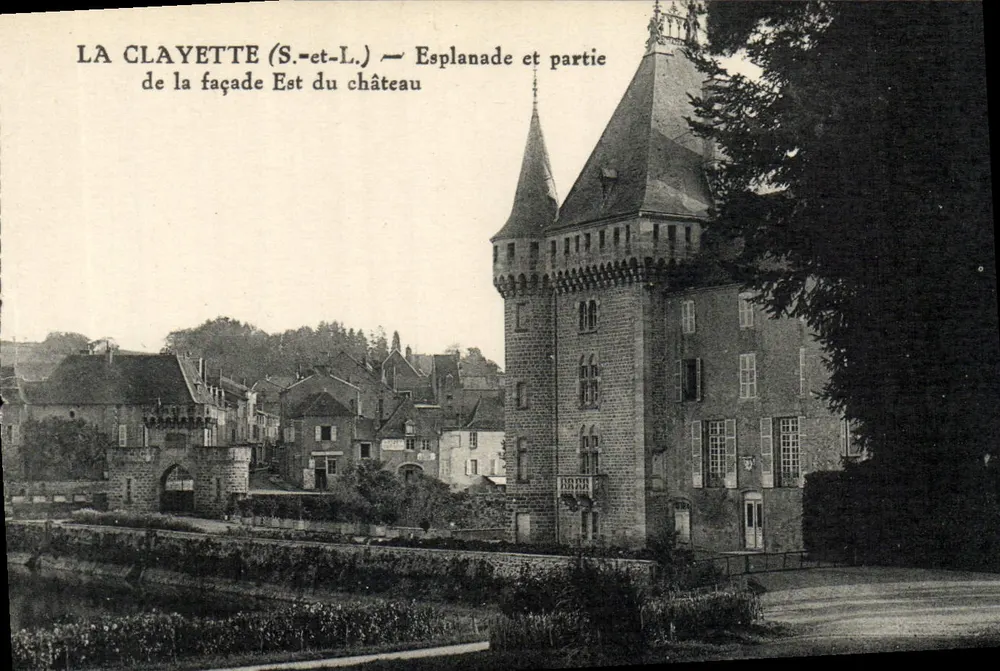 La Clayette (S.-et-L.) — Esplanade und Teil der Ostfassade des Schlosses - Vorderseite