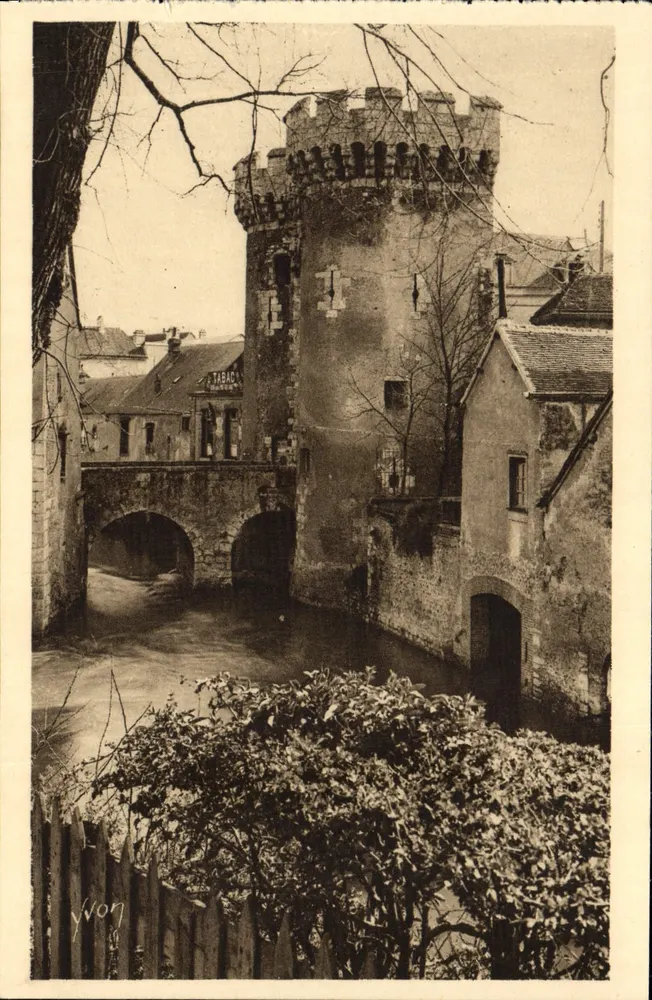 Chartres (Eure-et-Loir) — La Porte Guillaume, tour médiévale avec pont et canal — Éditions d'Art Yvon, n°9 - Frente