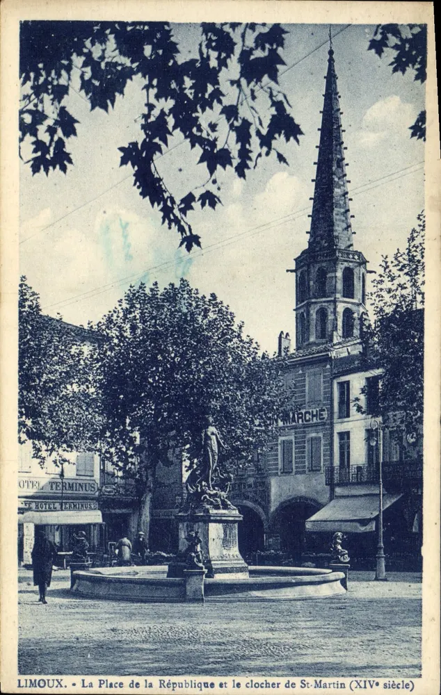 Limoux - Der Platz der Republik und der Turm von St-Martin (14. Jahrhundert) - Vorderseite