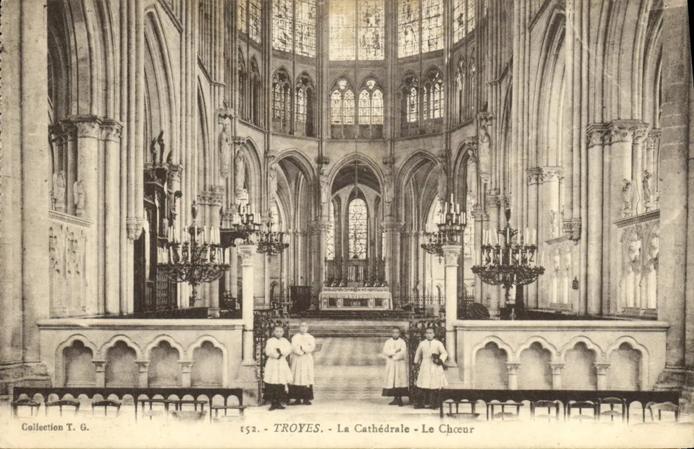 Troyes - A Catedral - O Coro - Frente