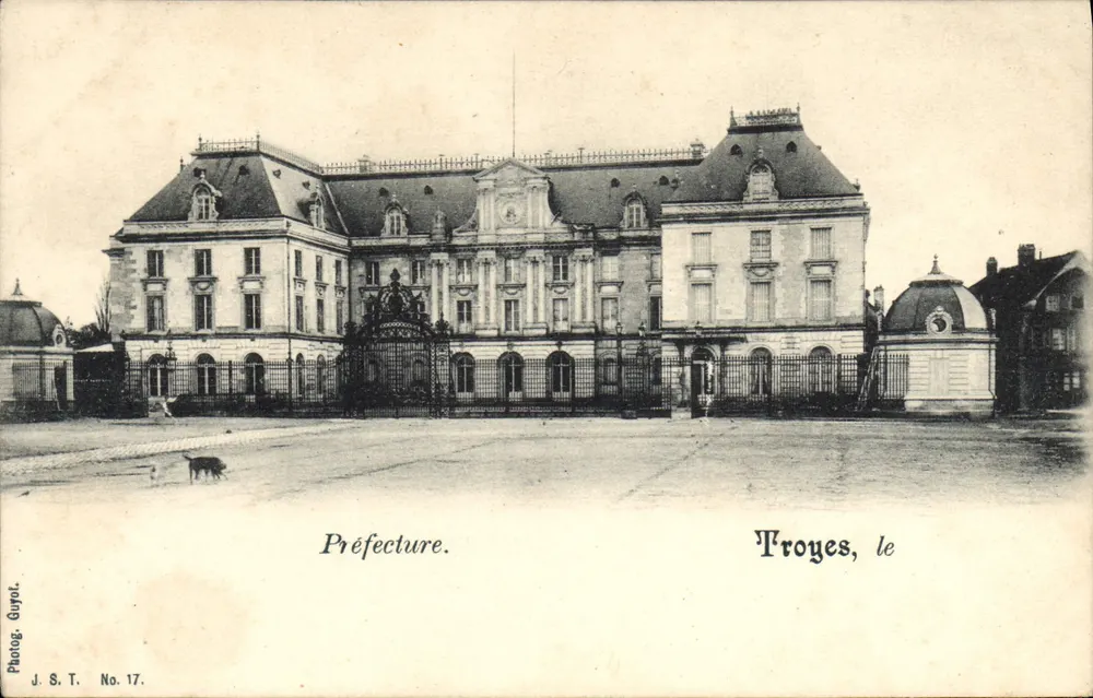 Prefeitura — Troyes — Fotog. Guyol, No. 17 - Frente