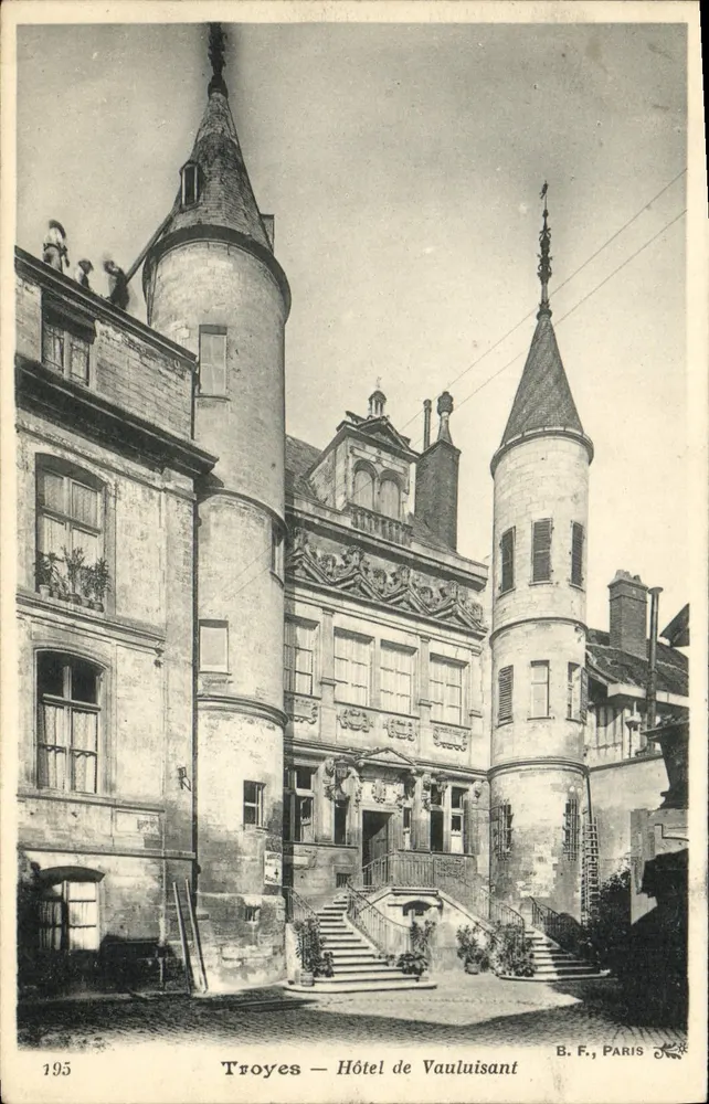 Troyes — Hotel de Vauluisant — B. F., Paris - Frente