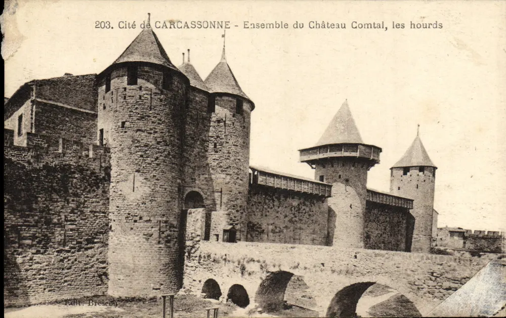 Cidade de CARCASSONNE — Conjunto do Castelo Comtal, os hourds — Editor Brescon, n° 203 - Frente