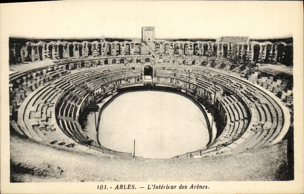 Arles — Interior das Arênes — Edição J. George, Int. Rep. - Frente