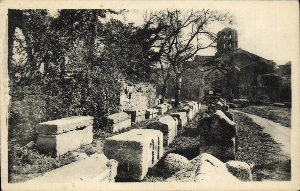 Alyscamps - Kapelle Saint-Honnorat — Arles-sur-Rhône — Photo George - Vorderseite