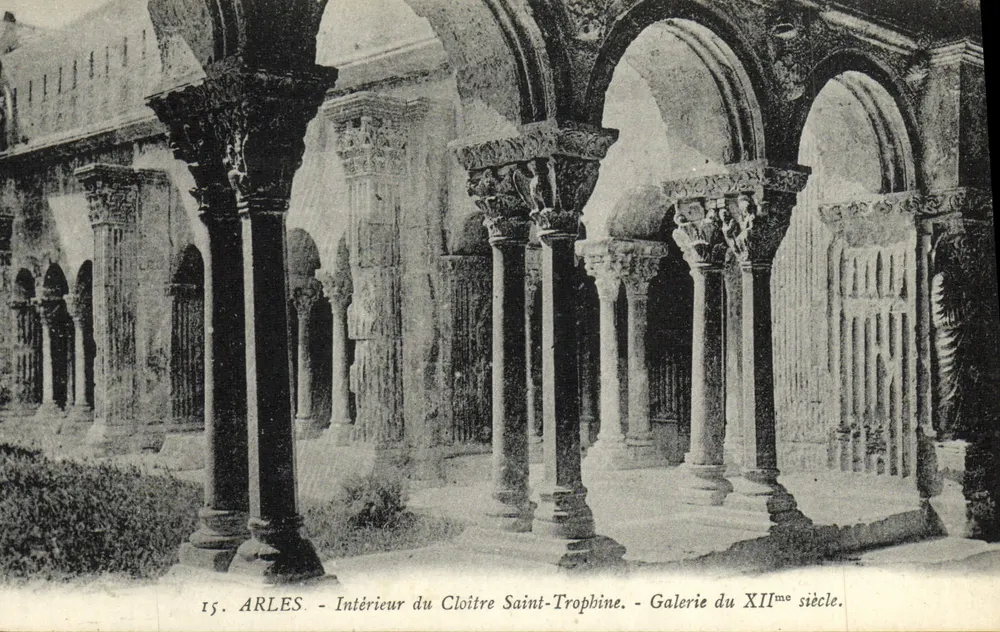 Arles — Innenansicht des Klosters Saint-Trophime — Galerie des 12. Jahrhunderts - Vorderseite