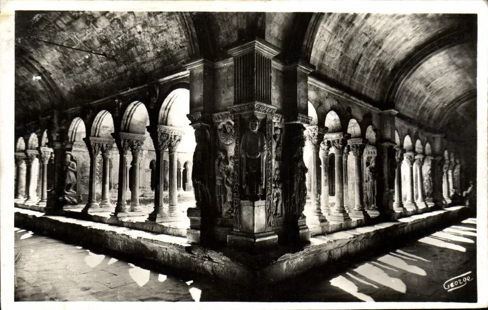 Cloître Saint-Trophime — Arles-en-Provence — Photo George - Frente