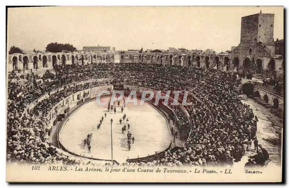 Arles - Die Arenen, an einem Stierkampftag - Der Paséo - LL - Vorderseite