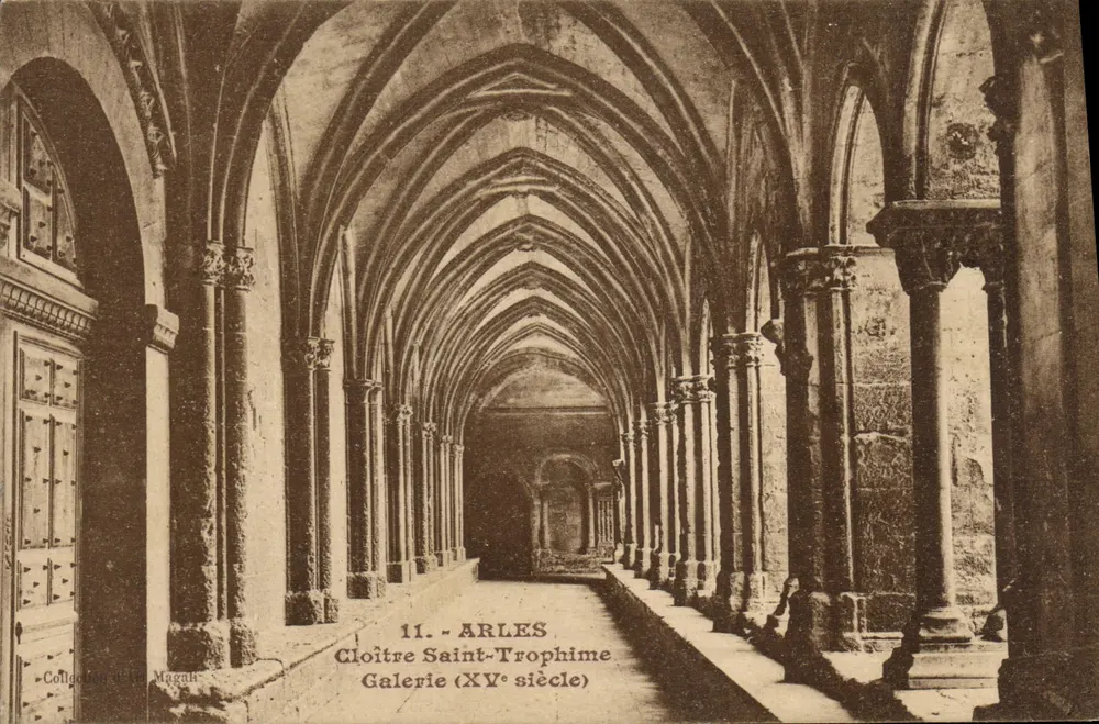 Cloître Saint-Trophime — Galeria do XVº século — Coleção da Magah - Frente