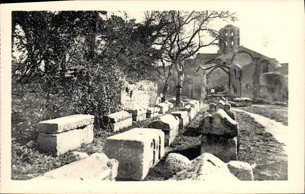 Alyscamps - Kapelle Saint-Honnorat — Arles-sur-Rhône — Photo George, Arles - Vorderseite