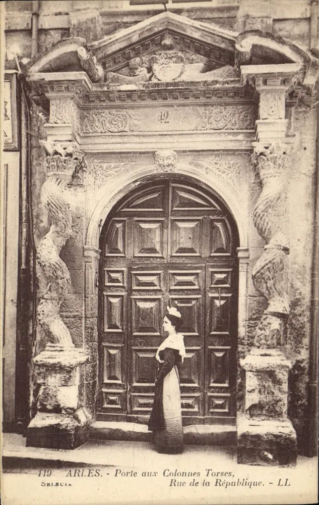 Arles - Tor mit gedrehten Säulen - Rue de la République - LL - Vorderseite