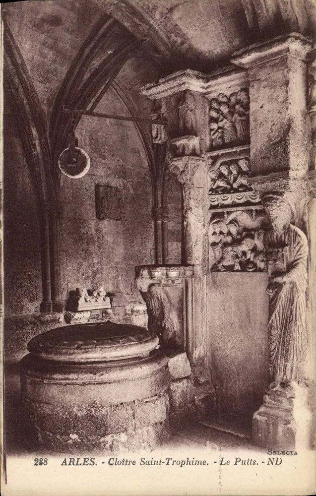 Arles - Claustro de São Trofimé - O Poço - ND - Frente