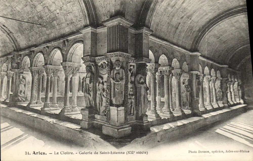 Arles — O Claustro — Galeria de Saint-Étienne (século XII) — Photo Douzon, óptico, Arles-sur-Rhône - Frente
