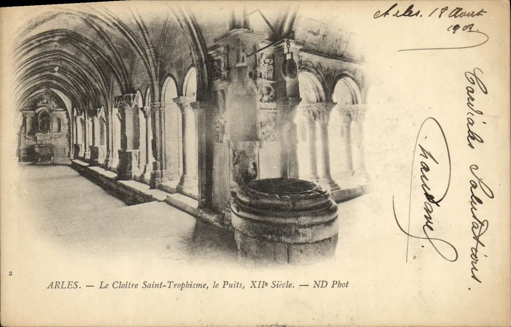 Arles — O Cloître Saint-Trophime, o Poço, Século XII — ND Phot - Frente