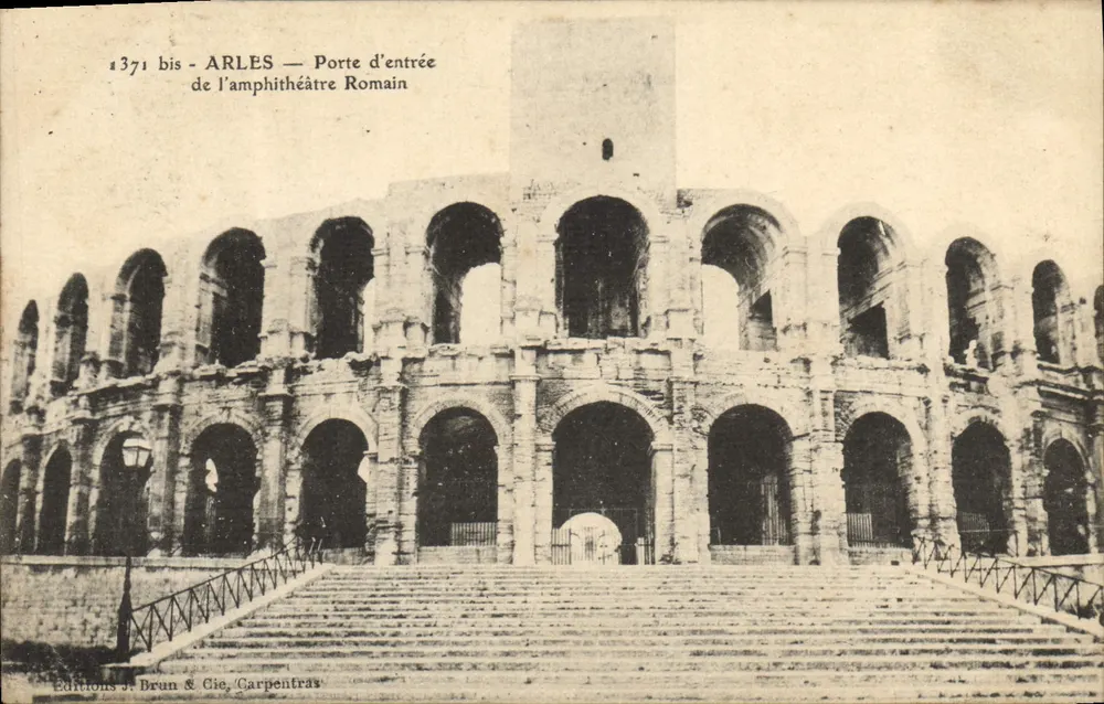 Arles — Eingang zum römischen Amphitheater — Éditions J. Brun & Cie, Carpentras - Vorderseite