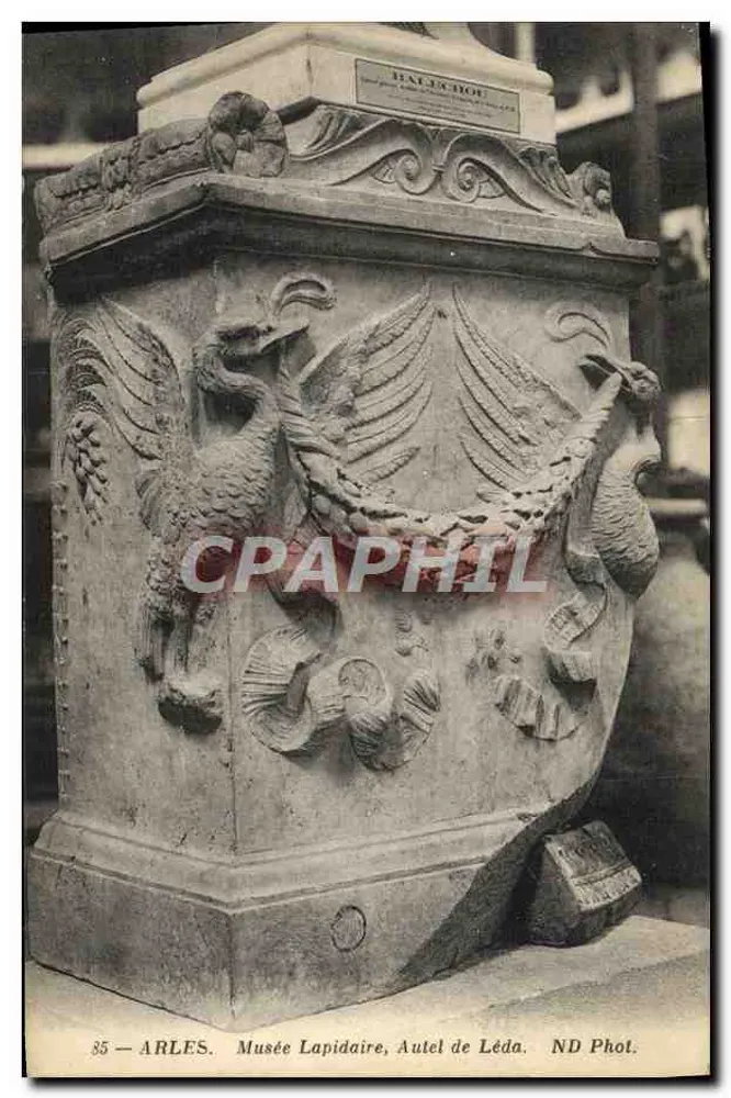 Arles — Museu Lapidário, Altar de Leda — ND Phot. - Frente