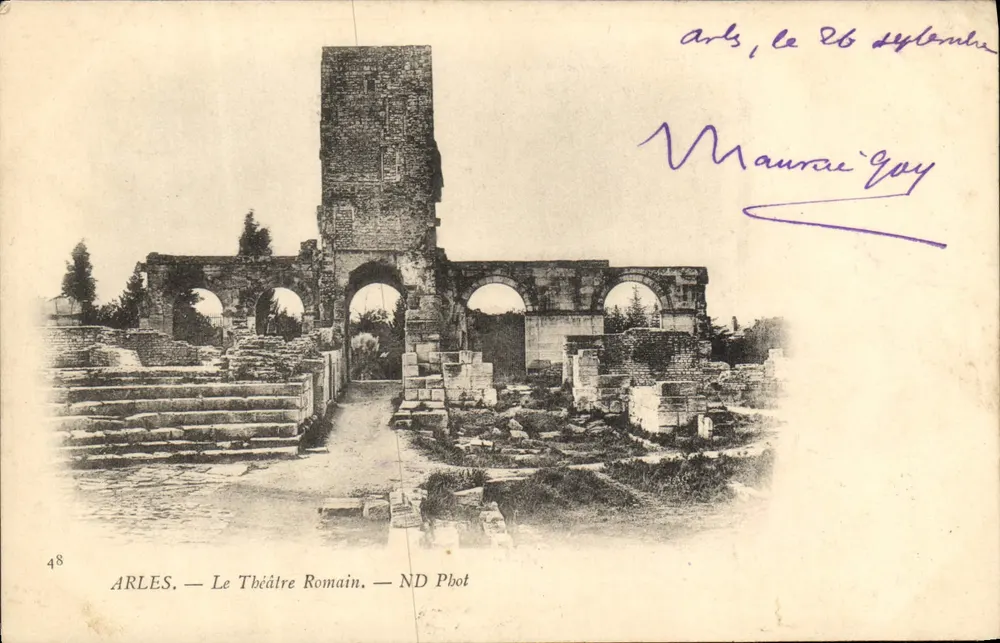 Arles — O Teatro Romano — ND Phot - Frente