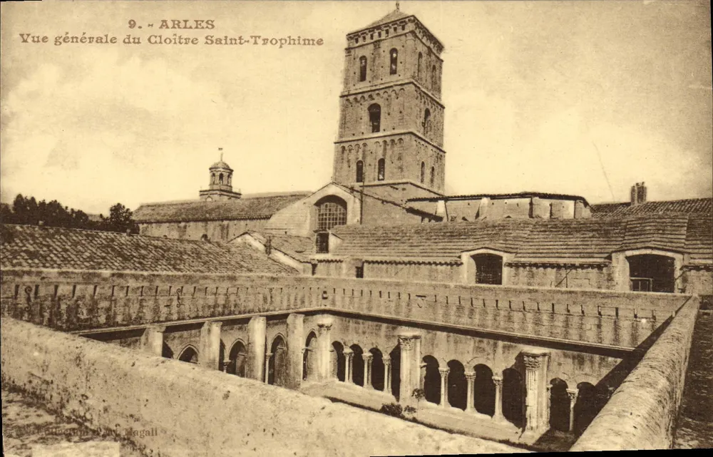 Arles — Vista geral do Claustro de São Trofimé — Edição Magall - Frente
