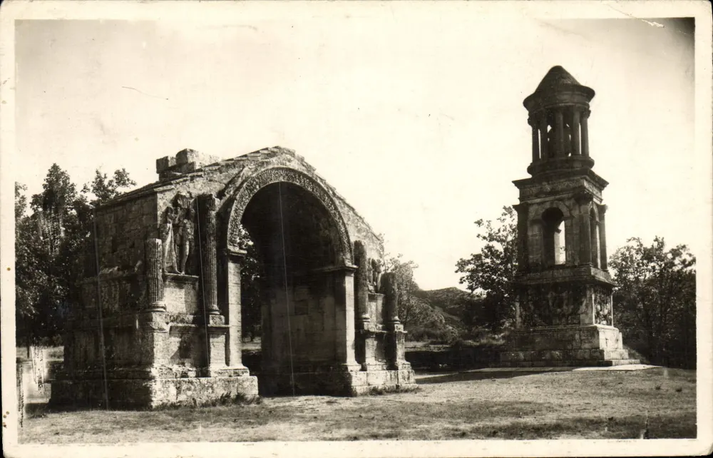 Les Antiques de Glanum — Ruines romaines avec tour d'angle — Edit. SEVE Tabacs St-Rémy - Vorderseite