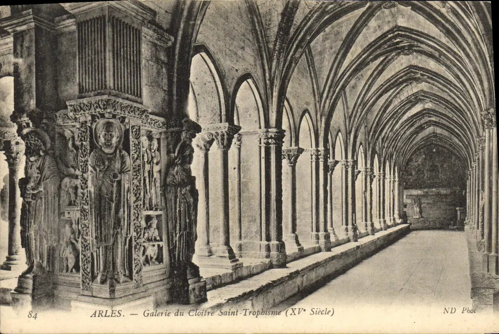 Arles — Galeria do Claustro de São Trofimé (Século XV) — ND Phot - Frente