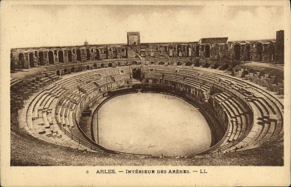 Arles — Interior das Arènes — LL - Frente