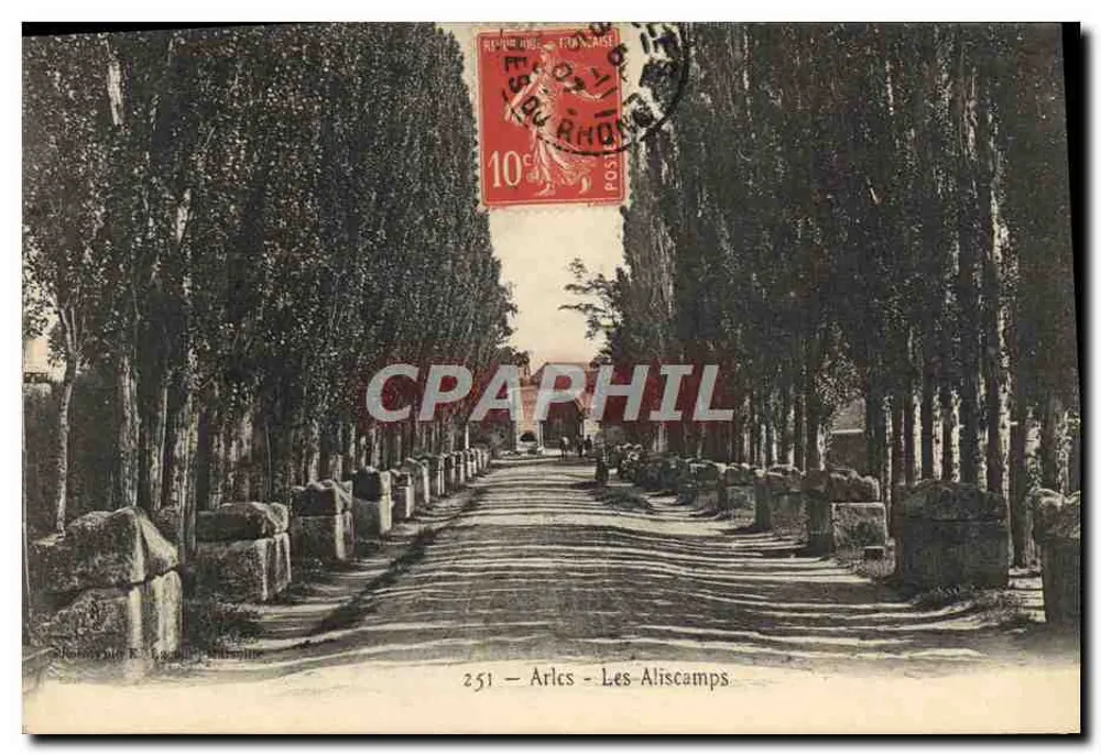 Les Aliscamps — Avenida arborizada — Editor R. Lacaille, n°251 - Frente