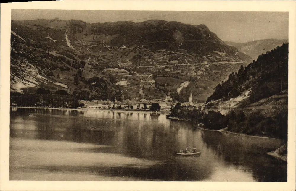 Nantua — Ansicht vom Grands Rochers — Dodlier, Buchhändler in Nantua - Vorderseite