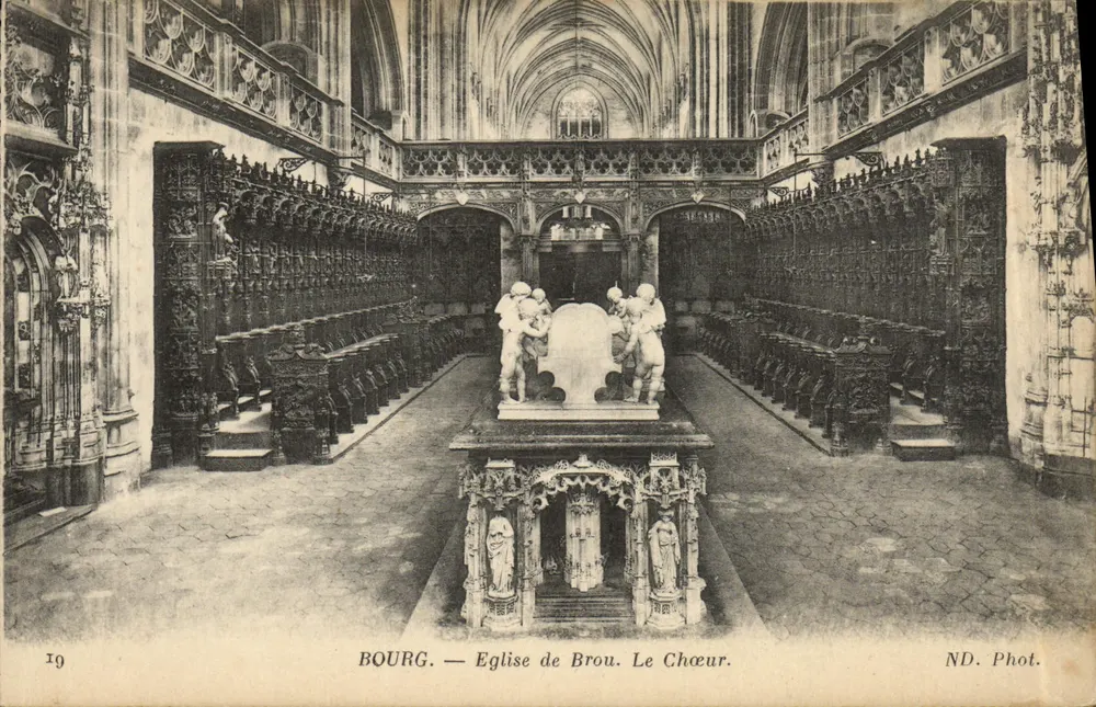 Bourg — Igreja de Brou. O Coro. - Frente