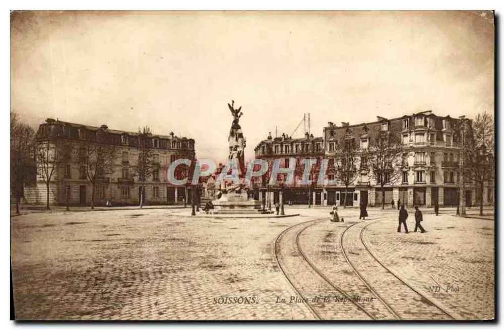 Soissons — A Place de la République — ND Phot - Frente