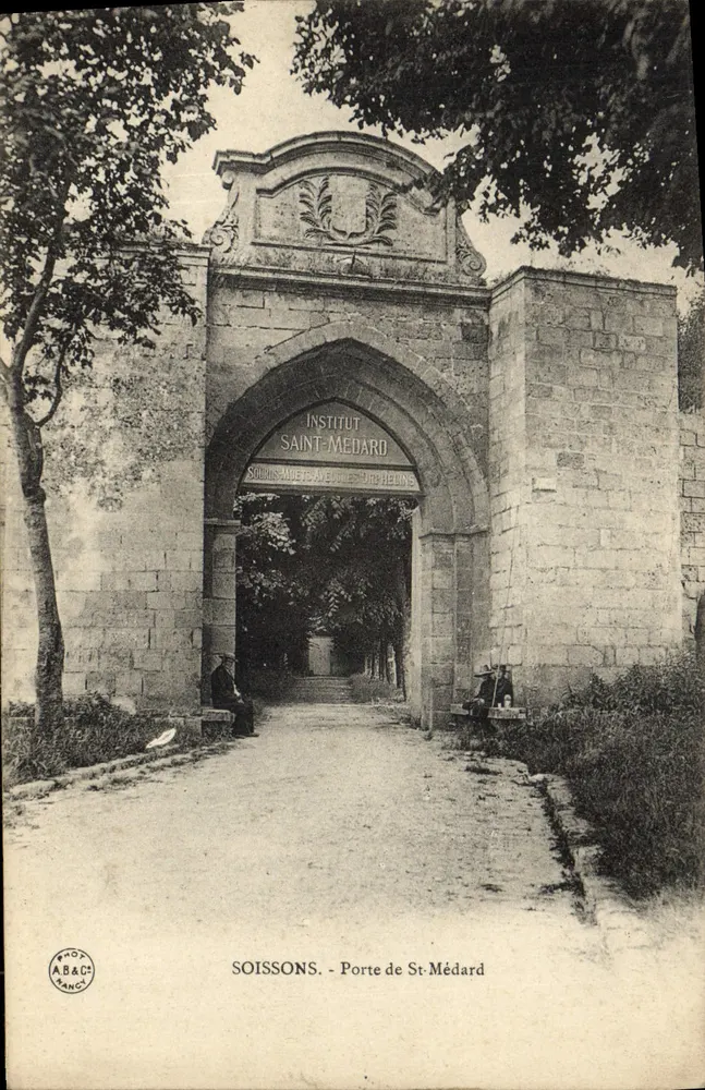 Soissons - Porta de St-Médard — Instituto Saint-Médard — editor A.B.&C. Nancy - Frente