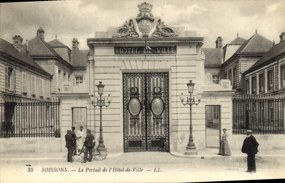 Soissons — Ansicht des Portals des Rathauses — LL. n°35 - Vorderseite