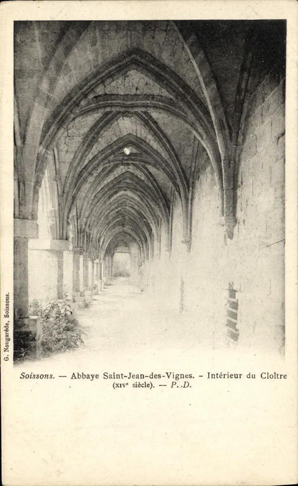 Soissons — Abadia de Saint-Jean-des-Vignes — Interior do Claustro (século xiv) — G. Nougarède, Soissons - Frente