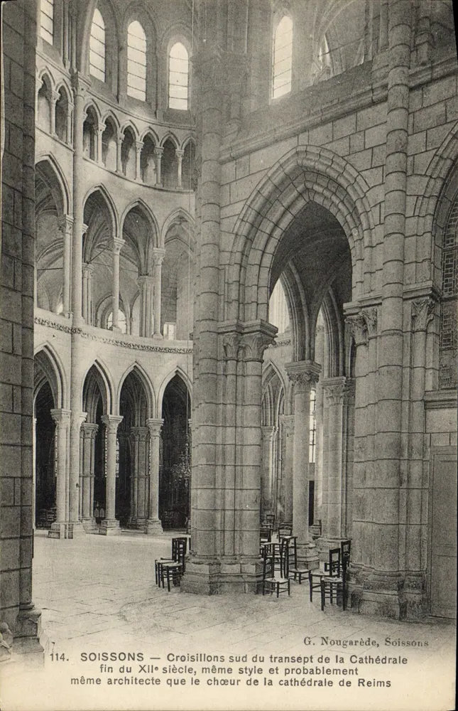 SOISSONS — Südliche Croisillons des Querschiffs der Kathedrale — Ende des 12. Jahrhunderts, gleicher Stil wie der Chor von Reims - Vorderseite
