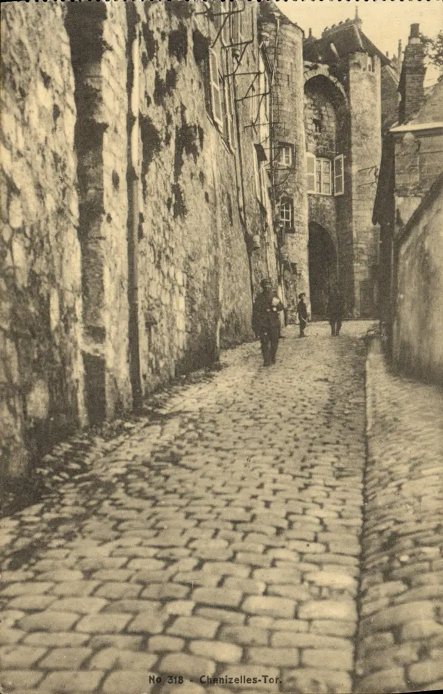 Chenizelles-Tor — passagem pavimentada com porta fortificada — editor não identificado, n° 318 - Frente