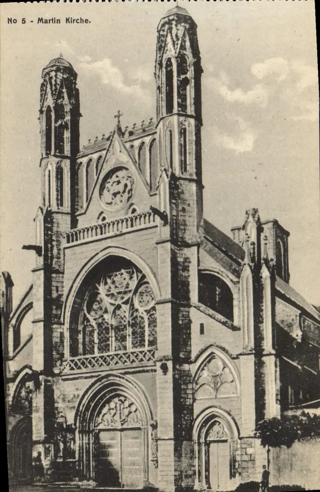 Igreja Martin Kirche — igreja gótica — Armeebuchhandlung der 7. Armee - Frente