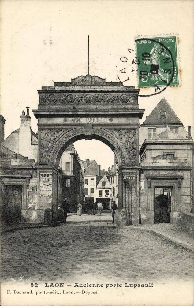 Laon — Antiga porta Lupsault — F. Barnaud, fot.-editor, Laon - Frente