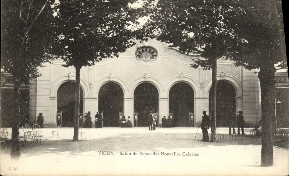 Vichy - Ruhezimmer der Nouvelles Galeries — T.B. - Vorderseite