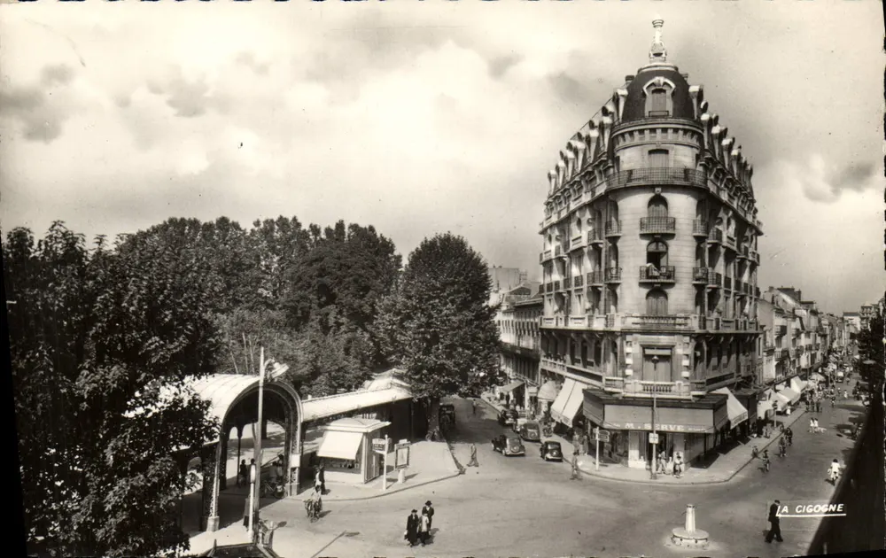 Vichy — Ansicht der Straßen Clemenceau und Präsident Wilson — Hotel La Cigogne - Vorderseite