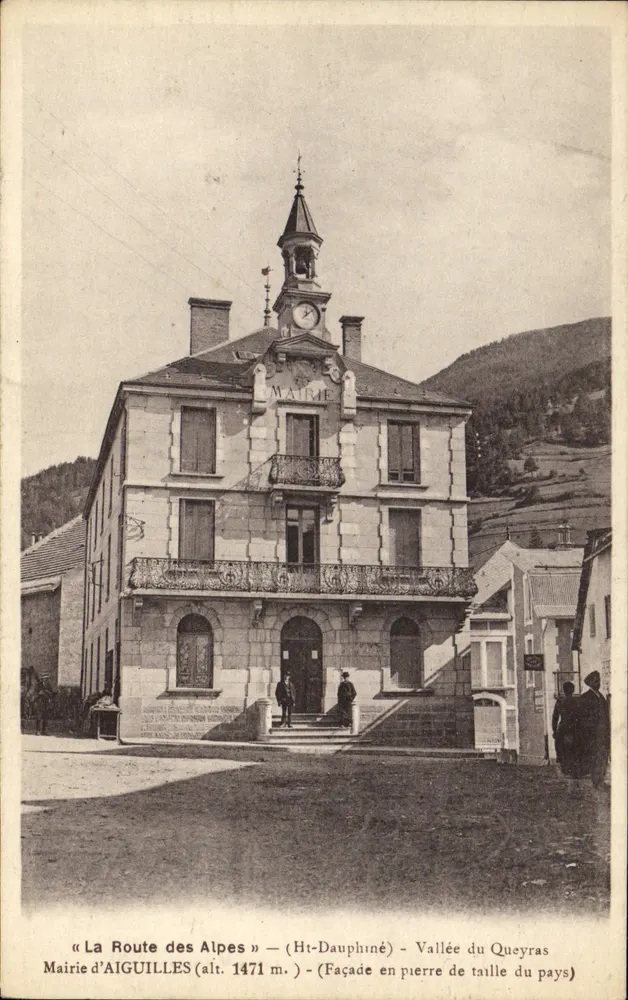 Bürgermeisteramt von AIGUILLES — (Ht-Dauphiné) — Steinernen Fassade des Landes - Vorderseite