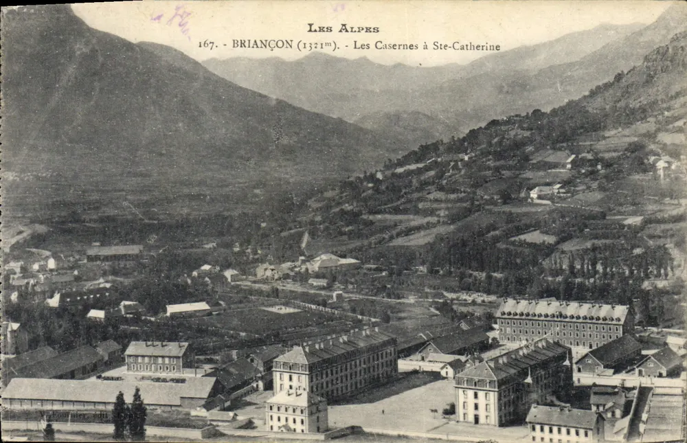 Die Alpen - Briançon (1321m) - Die Kasernen bei Ste-Catherine - Vorderseite