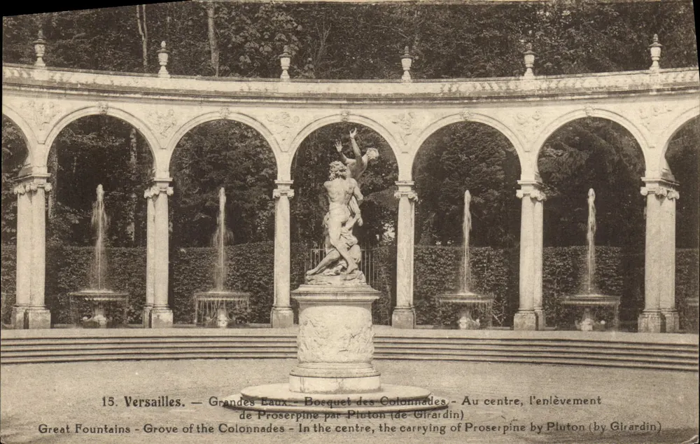 Versailles — Grandes Eaux — Bocquet der Säulen — In der Mitte, die Entführung von Proserpine durch Pluto (von Girardin) - Vorderseite