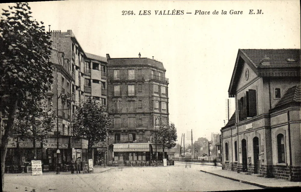 Les Vallées — Place de la Gare — E.M. n°2764 - Frente