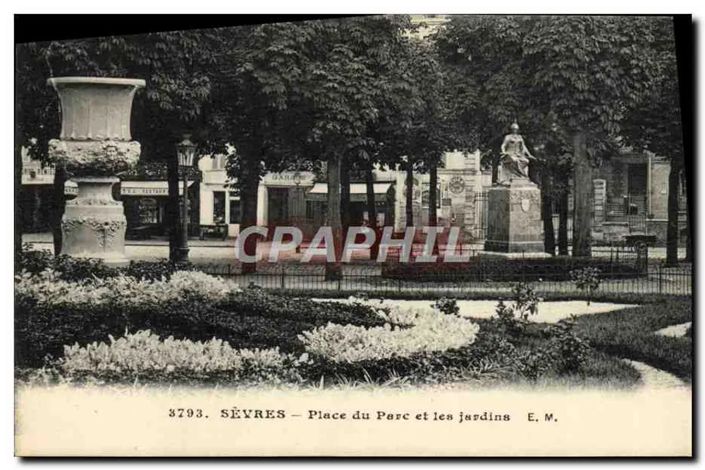 Sévres — Place du Parc und die Gärten — E. M. - Vorderseite