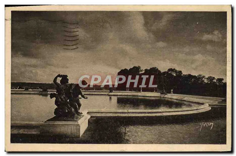 Fontaine com estátuas — parque em Torino — editor Yvon, número de série não visível - Frente